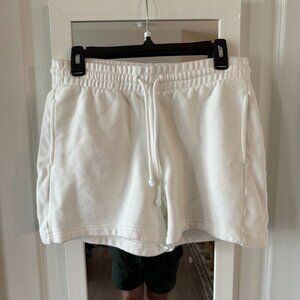Aritzia TNA Cozy Fleece Boyfriend Shorts Size Medium Color White